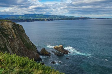 Cabo Bustos 'un kayalıkları, Asturias. İspanya.