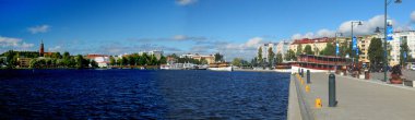 Savonlinna Finlandiya Limanı Açık mavi gökyüzü ile güneşli güzel bir yaz günü