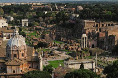 Vittorio Emanuele 'den İtalya' da Roma Forumu Anıtı Muhteşem bir bahar gününde