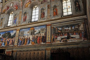 Roma 'daki Sistine Şapelinin Duvarlarında Meşhur Resimler
