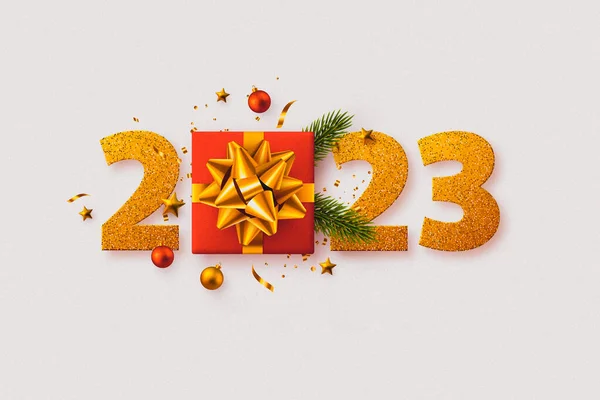 祝您新年快乐 现实的礼品盒 白色背景上装饰元素和闪闪发光的金色数字 矢量说明 — 图库照片
