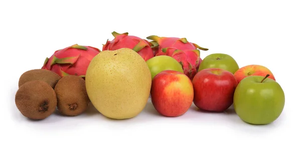ホワイトバックグラウンドの果物 ドラゴンフルーツ リンゴ 樹脂のヒープ — ストック写真