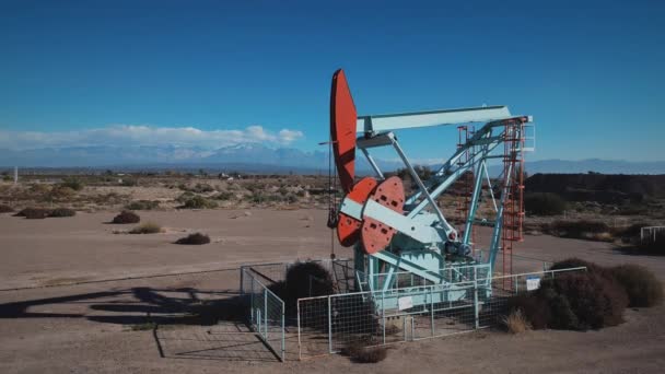2024 アルゼンチン メンドーサ アンデス山脈を遠く離れた場所に 油を注いでくれ 安定した角度 — ストック動画