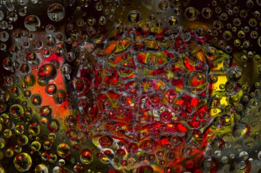 Çizgili küreler kırmızı-sarı arkaplanda sarı-gri ağ silueti ile yer almaktadır. Uzay soyutlaması. 3 Boyutlu Hazırlama. 