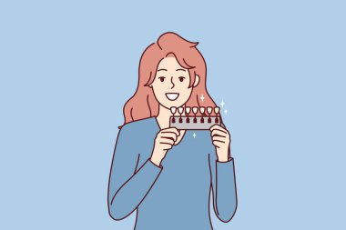 Kadının elinde diş macununun kalitesini ölçmek için bir cihaz var. Uzun saçlı kız dişçide beyazlatma işleminden sonra kar beyazı gülümsemesi sergiliyor. Düz vektör illüstrasyonu 