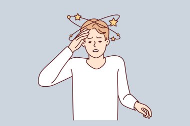 Şiddetli yaralanmadan sonra baş ağrısı çeken bir adam elini alnına koyar. Adamın başı dönüyor ya da kafa içi basıncına karşı ilaç alması gerekiyor. Düz vektör illüstrasyonu