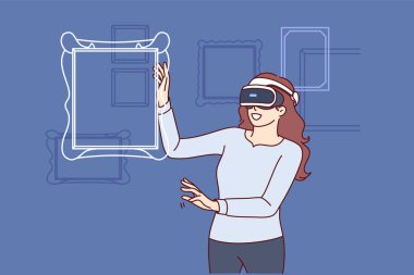 VR kulaklıklı kadın dijital müzeyi veya çağdaş sanat sergisini ziyaret eden sanal tablolar arasında yer alıyor. Sanal gerçeklik gözlüklü kız kendini sergi merkezinde bulduğu için çok mutlu.