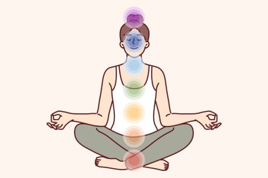 Meditasyon yapan kadın lotus pozisyonunda oturur ve yoga yapar, auradaki değişimi hisseder ve canlılık artar. Kız, sağlık ve psikolojik durumu etkileyen yedi çakrayı açmak için yoga uygulamaları kullanıyor.