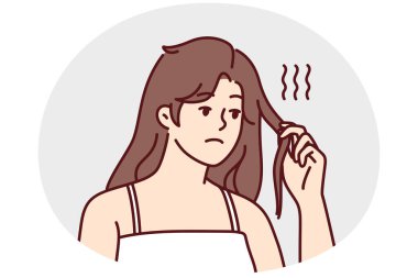 İnce kırılabilir saçları olan mutsuz genç bir kadın. Saç dökülmesi ve kırık uçlarıyla hayal kırıklığına uğramış bir kız. Saç bakım ve güzellik. Vektör illüstrasyonu.