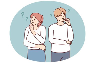 Erkek ve kadın farklı yönlere bakar ve yıldönümü hediyesini düşünürken çenelerini kaşırlar. Kız ve erkek birlikte rüya görür ya da beyin fırtınası yapmak için fikir üretirler. Düz vektör resmi