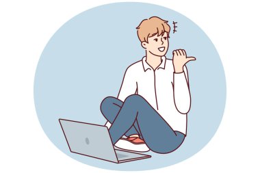 Dizüstü bilgisayarıyla yerde oturan ve geriye bakıp üniversite ödevini yapan bir adam. Serbest çalışan sıradan biri, internet şirketleri ya da yeni başlayanlar için uzaktan çalışmaktan hoşlanıyor. Düz vektör tasarımı