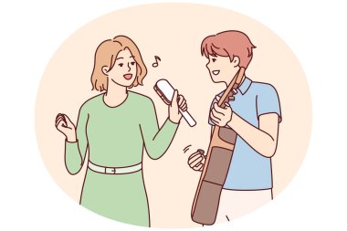 Gitar çalan bir grup adam ve çıngıraklı bir kadın yeni havalı melodiyi prova ediyorlar. Erkek ve kız konserde yeni albümün şarkılarının ortak performansından hoşlanıyorlar. Düz vektör illüstrasyonu