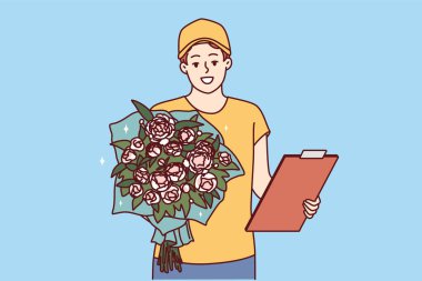 Elinde bir buket çiçek ve pano olan bir kurye hediyesini sunarken gülleri elinde tutuyor. Çiçek dağıtım servisindeki adam doğum günü ya da evlilik yıldönümü için hediye buketi veriyor.