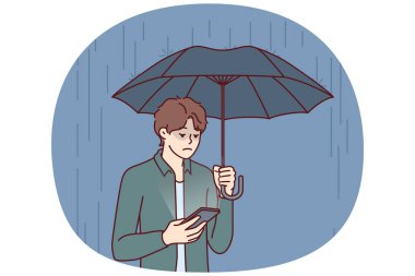 Şemsiyeli üzgün adam yağmurda ayakta duruyor ve randevuya gelmeyi reddeden kız arkadaşından cep telefonunda SMS okuyor. Kötü hava ve hava hassasiyeti nedeniyle sonbahar depresyonu kavramı