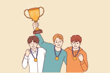 Esport turnuvasını kazandıkları için kupa kazanan oyuncular zaferi kutluyor ve altın madalya alıyorlar. Sanal yarışmalarda birinci olan gençlerin ellerinde ihracat başarısı ödülü