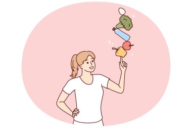 Lezzetli vejetaryen salatalarını hazırlamak için taze sebzeli kadın beslenme uzmanı. İnce kız beslenme uzmanı, çiftçi pazarından alınan organik ürünleri tavsiye ediyor.