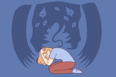 Kadın panik atak geçiriyor ya da korkunç bir canavar gördüğü için halüsinasyonlar görüyor. Genç kızda halüsinasyon sorunu psikolojik bozukluk ve şizofreniden kaynaklanır.