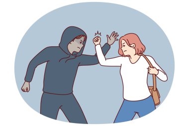 Güçlü kadın hırsızlara karşı cüzdan çalıp suç işlemeye çalışan adama kendini savunma tekniklerini göstererek savaşıyor. Sokak eşkıyasına karşı savunma ve dövüş sanatı kavramı Krav Maga