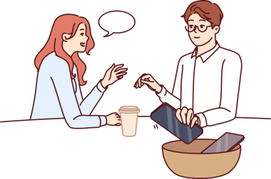 Çift kafede öğle yemeği yiyor konsept mobil detoks için canlı iletişim telefonları koyuyor.