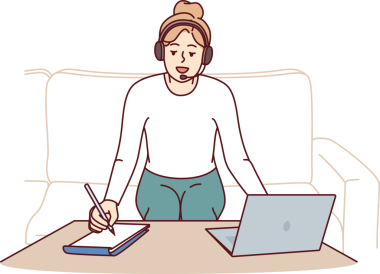 Kulaklıklı kadın evde çalışıyor. Masanın yanındaki koltukta dizüstü bilgisayarla oturuyor.