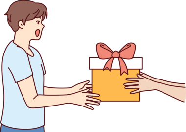 Neşeli çocuk, doğum günü arifesinde ya da Noel tatilinde kırmızı kurdeleli hediye kutusunu alır.