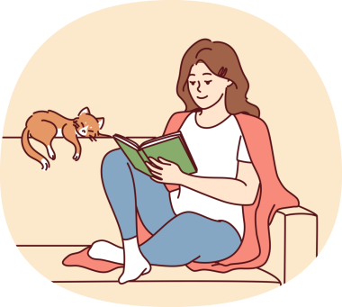 Mutlu kadın kanepede oturup kitap okuyor.