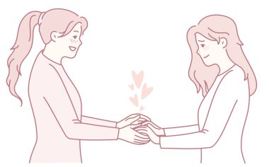 İki kadın neşeyle güzel bir anı paylaşıyor, dostluk ve aşkın özünü tamamen somutlaştırıyorlar.