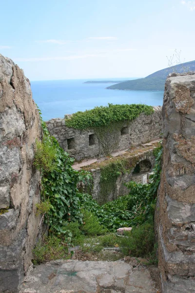 eski bir kale kalıntıları