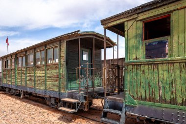 Wadi Rum 'dan kalma modası geçmiş tren vagonları, Ürdün' ün ünlü çölü..