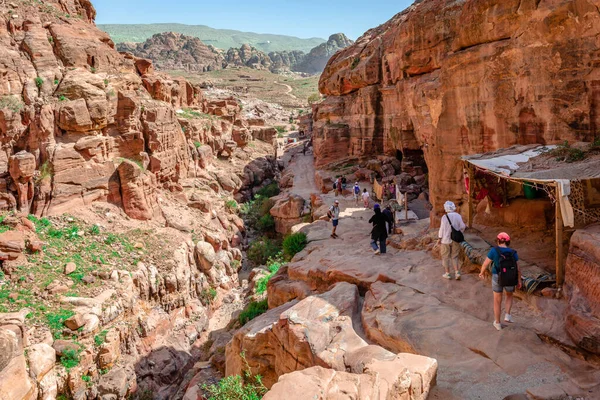 Petra Jordanien April 2023 Wanderer Auf Dem Hauptweg Der Vom — Stockfoto