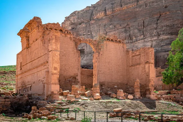 Руины Каср Аль Бинта Храма Набатейском Городе Петра Иордания Выходит — стоковое фото