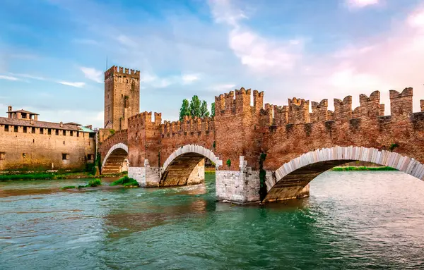 Castelvecchio Bridge Aka Scaliger Bridge Medieval Fortified Bridge Spans River — Stock Photo, Image