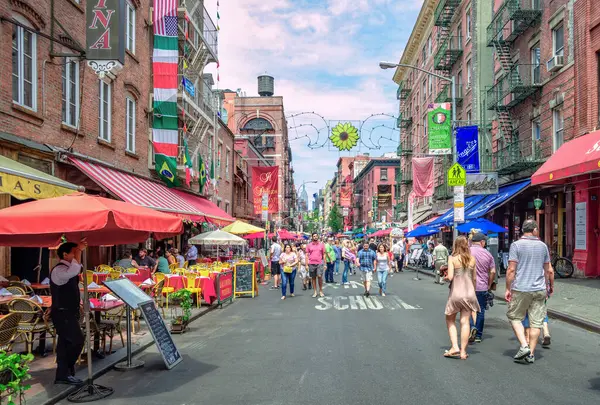 New York Nyc États Unis Juillet 2014 Mulberry Street Dans Photos De Stock Libres De Droits