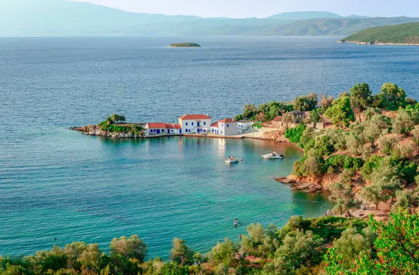Pagasetik körfezdeki Tzasteni sahilinin panoramik manzarası, Milina kasabası yakınlarındaki Pelion, Magnesia, Thessaly, Yunanistan.
