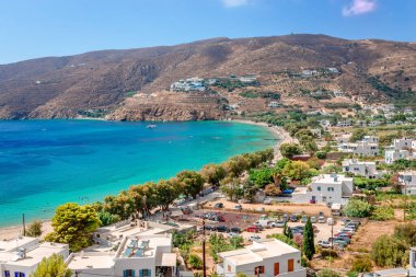 Aigiali, Yunanistan 'ın Kiklad kentindeki Amorgos adasında pitoresk bir balıkçı köyü. Beyazlatılmış evleri ve kumlu plajları olan bu geleneksel köy çok popüler bir yaz yeridir..