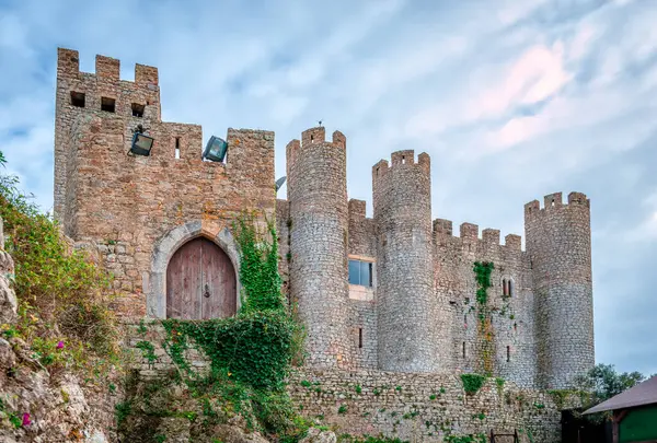 Ortaçağ Obidos Kalesi ve Portekiz 'in yedi harikasından biri olan Alcaide Sarayı..
