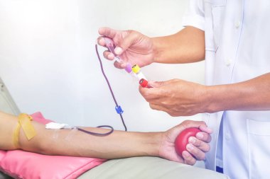 Laboratuvar hastanesinde kan nakli sırasında kan bağışında bulunmuş. 