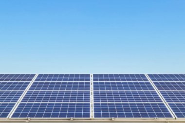 Güneş panelleri veya güneş pilleri veya güneş enerjisi istasyonundaki fotovoltaik, yenilenebilir yeşil enerji enerji verimliliğidir.