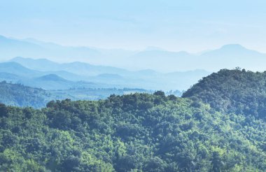 Güneşli bir günde yüksek açılı manzara PU Ruea Ulusal Parkı Loei, Tayland