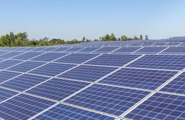 Güneş Pilleri ya da fotovoltaik güneş güç istasyonu Güneş'ten ışık enerjisi dönüştürmek 