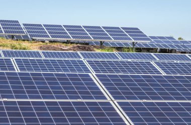 Güneş Pilleri ya da fotovoltaik satır dizi kadar güneş Santrali alternatif temiz yenilenebilir enerji verimliliği kapatın