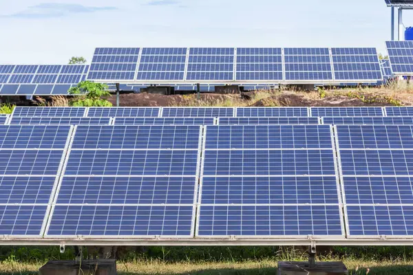 Güneş Pilleri ya da fotovoltaik satır dizi kadar güneş Santrali alternatif temiz yenilenebilir enerji verimliliği kapatın