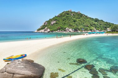            Tayland 'daki Koh Nang Yuan Cennet Adası' nda turkuaz denizi olan güzel tropik plaj. Varış yeri yaz tatili konsepti..