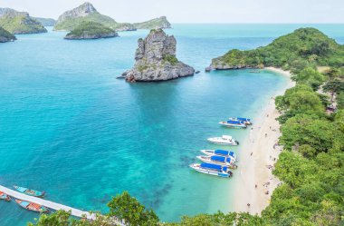 Havadan manzara manzarası güzel takımada Sam Sao Adası Mue Koh Ang Tangası Ulusal Parkı Surat Thani, Tayland