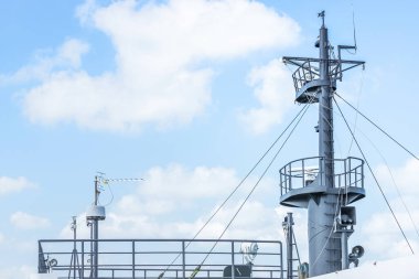 Gezinti ve radar ekipmanları ve anten feribotta. 