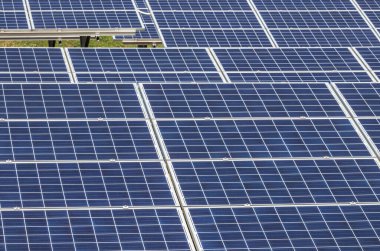 Güneş Pilleri ya da fotovoltaik güneş güç istasyonu Güneş'ten ışık enerjisi dönüştürmek