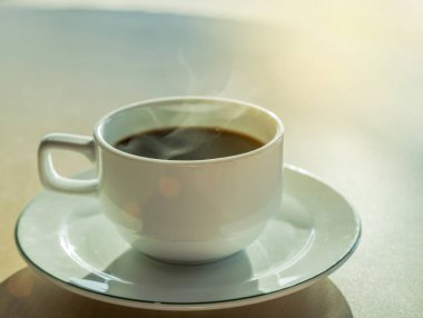 Sabahları sıcak kahveyi buharla kapatıyoruz.