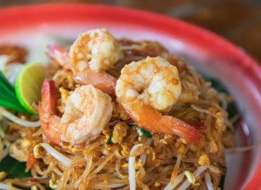 Tayland usulü karides, Tayland usulü kızarmış şehriye.