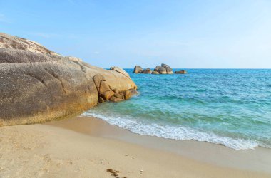 Hin Ta yakınlarındaki kristal turkuaz deniz, Hin Yai kayaları, Samui adası, Surat Thani, Tayland