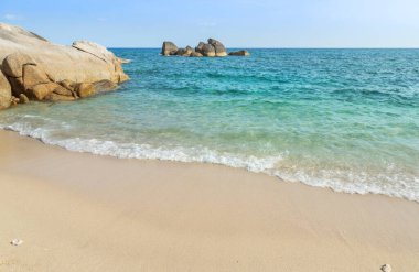 Hin Ta yakınlarındaki kristal turkuaz deniz, Hin Yai kayaları, Samui adası, Surat Thani, Tayland